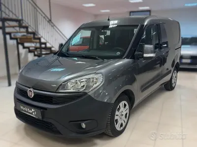 Usata Fiat Doblò Lounge 90 CV (66 kW) 2015 Grigio Monovolume