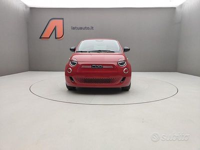 Nuova Fiat 500e Red 42 kW (58 CV) 2025 Rosso passione Utilitaria