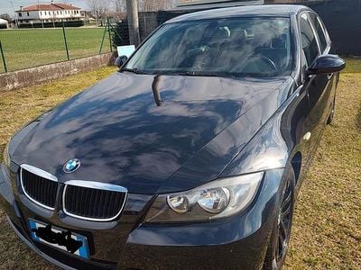 Begagnad BMW 318 143 HK (105 kW) 2006 Svart Sedan