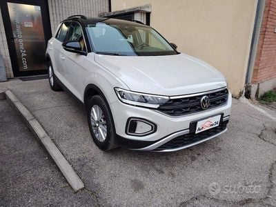 Usata VW T-Roc Style 110 CV (80 kW) 2024 Beige metallizzato SUV