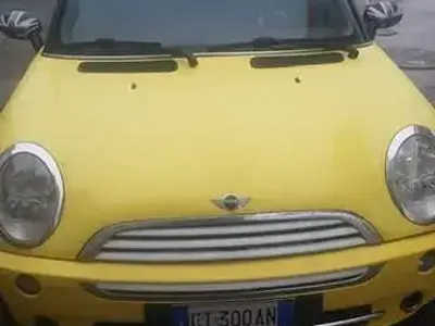 Usata Mini Cooper 99 CV (72 kW) 2004 Giallo Utilitaria