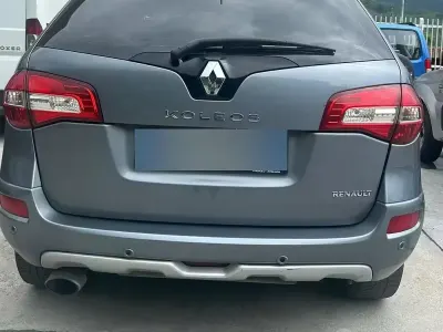 Usado Renault Koleos Dynamique 150 CV (110 kW) 2009 Gris SUV