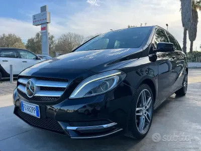 Usata Mercedes B200 Premium 136 CV (100 kW) 2013 Nero Utilitaria