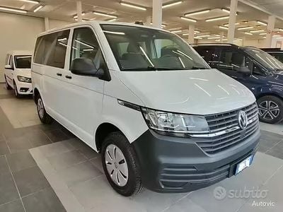 Begagnad VW Caravelle Trendline 110 HK (80 kW) 2023 Vit Minibuss