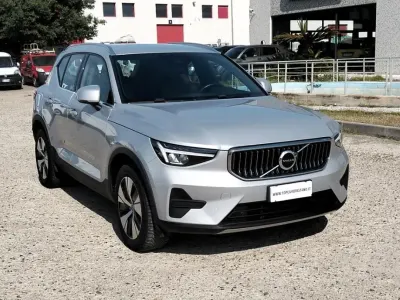 Usata Volvo XC40 Core 179 CV (131 kW) 2023 Giallo SUV