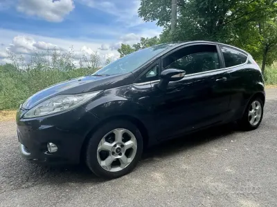 Usata Ford Fiesta Titanium 82 CV (60 kW) 2010 Nero Berlina