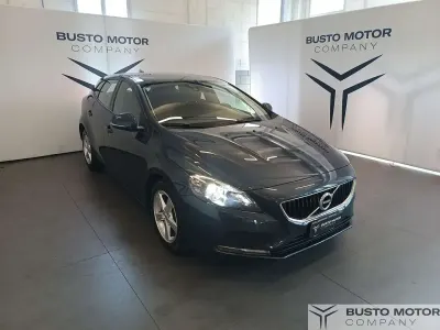 Usata Volvo V40 R-Design 120 CV (88 kW) 2017 Nero / metallizzato Berlina