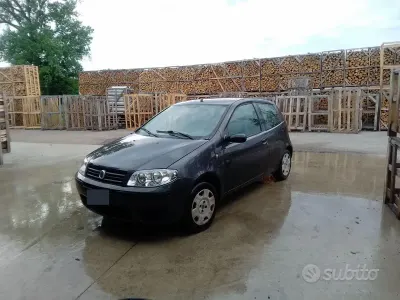 Usata Fiat Punto 60 CV (44 kW) 2004 Utilitaria