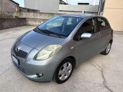 Usata Toyota Yaris 75 CV (55 kW) 2006 Grigio Berlina