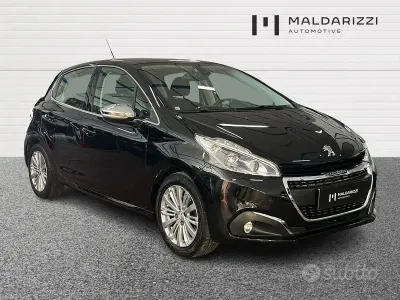 Usata Peugeot 208 Allure 83 CV (61 kW) 2019 Nero Utilitaria