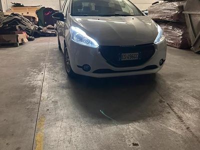 Usata Peugeot 208 Allure 68 CV (50 kW) 2013 Bianco Utilitaria
