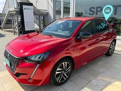 Usata Peugeot 208 Allure 101 CV (74 kW) 2022 Rosso Utilitaria