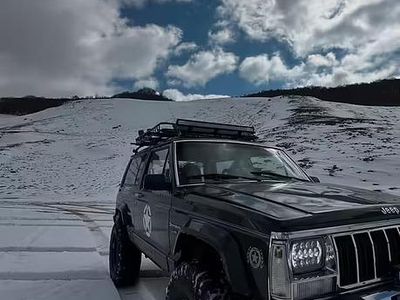 Usata Jeep Cherokee 130 CV (95 kW) 1988 Nero SUV