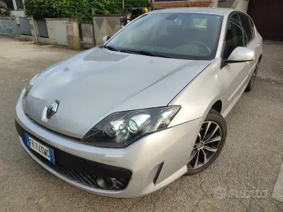 Usata Renault Laguna III 110 CV (80 kW) 2009 Grigio Berlina
