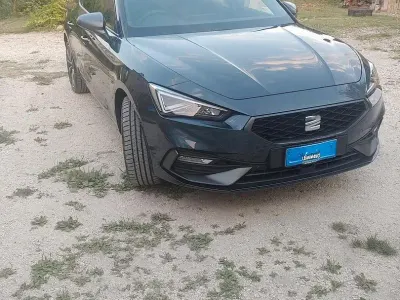 Käytetty Seat Leon 131 HP (96 kW) 2022 Harmaa Sedan