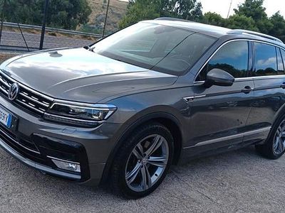 Usata VW Tiguan R-line 190 CV (139 kW) 2016 Grigio SUV