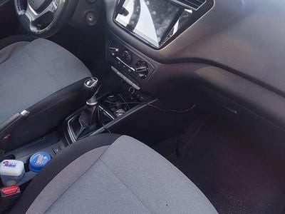 Usata Hyundai i20 Comfort 90 CV (66 kW) 2015 Bianco Utilitaria