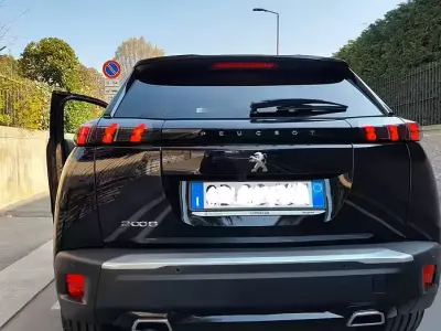 Usata Peugeot 2008 Allure 131 CV (96 kW) 2021 Nero SUV