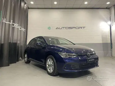 Usata VW Golf VIII Life 116 CV (85 kW) 2024 Blu/azzurro Berlina