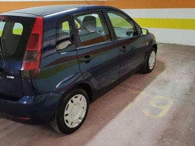 Begagnad Ford Fiesta 68 HK (50 kW) 2004 Blå Halvkombi
