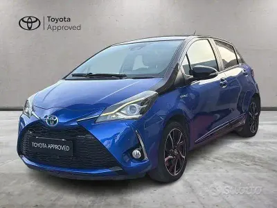 Usata Toyota Yaris Hybrid Edition 101 CV (74 kW) 2017 Blu Berlina