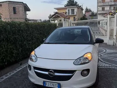Usata Opel Adam Glam 69 CV (50 kW) 2017 Utilitaria