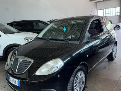 Usata Lancia Ypsilon 90 CV (66 kW) 2007 Nero Utilitaria