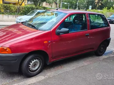 Usata Fiat Punto 54 CV (39 kW) 1998 Rosso Berlina
