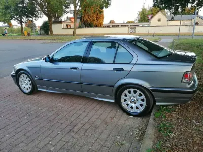 Usata BMW 318 116 CV (85 kW) 1993 Grigio Berlina