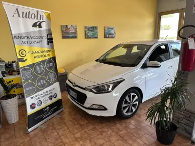 Usata Hyundai i20 Style 84 CV (61 kW) 2015 Bianco Berlina