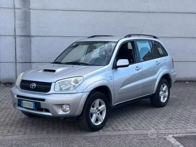 Usata Toyota RAV4 116 CV (85 kW) 2004 Grigio SUV