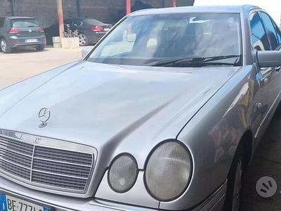 Usata Mercedes 300 188 CV (138 kW) 1999 Grigio Berlina
