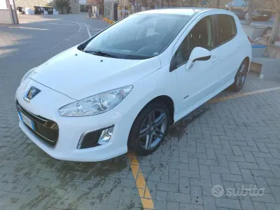 Usata Peugeot 308 Sportium 112 CV (82 kW) 2012 Bianco Berlina