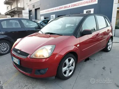 Usata Ford Fiesta 68 CV (50 kW) 2007 Rosso Utilitaria
