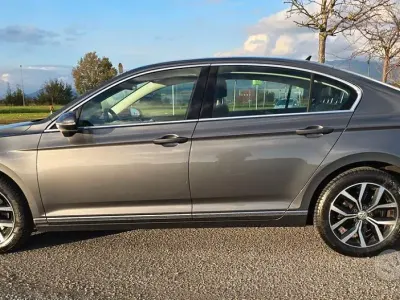Usata VW Passat 150 CV (110 kW) 2017 Grigio Berlina
