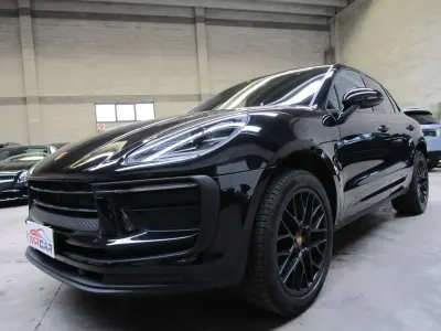 Usata Porsche Macan 265 CV (194 kW) 2022 Jet black metallic SUV