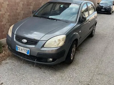 Usata Kia Rio 110 CV (80 kW) 2005 Grigio Berlina