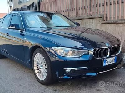 Begagnad BMW 318 Luxury Line 143 HK (105 kW) 2012 Blå Sedan