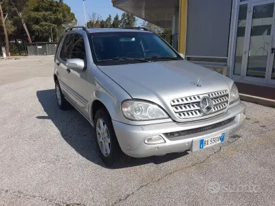 Usata Mercedes ML270 75 CV (55 kW) 2002 Grigio SUV