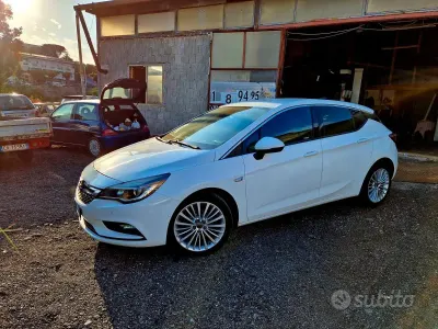 Usata Opel Astra Innovation 105 CV (77 kW) 2016 Bianco Berlina