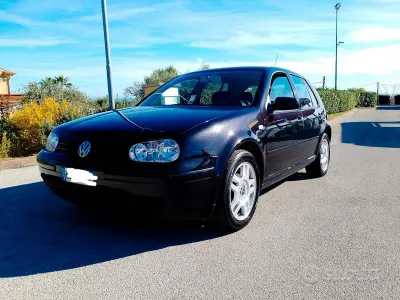 Usata VW Golf IV Highline 100 CV (73 kW) 2000 Nero Berlina