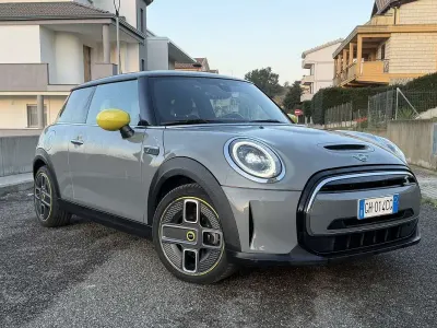 Usado Mini Cooper SE Classic 135 kW (184 CV) 2021 Gris Utilitario
