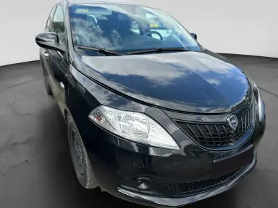Usata Lancia Ypsilon Silver 70 CV (51 kW) 2023 Nero Utilitaria