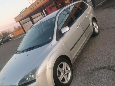 Begagnad Ford Focus 90 HK (66 kW) 2006 Grå Kombi