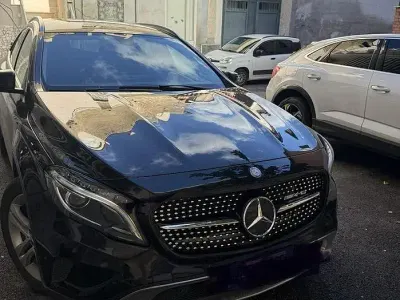 Usata Mercedes GLA180 109 CV (80 kW) 2015 Nero SUV