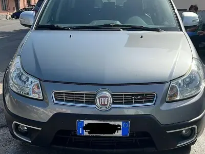 Usata Fiat Sedici 135 CV (99 kW) 2012 Grigio SUV