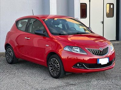 Usata Lancia Ypsilon Gold 69 CV (50 kW) 2024 Rosso Utilitaria
