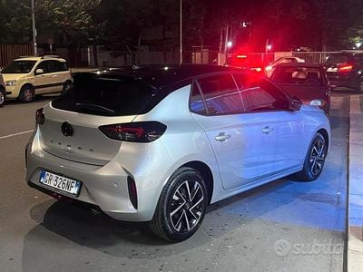 Usata Opel Corsa 90 CV (66 kW) 2024 Grigio Monovolume