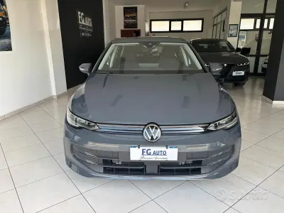 Usata VW Golf VIII Life 116 CV (85 kW) 2025 Grigio Berlina