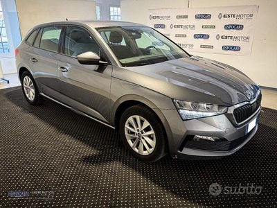 Usata Skoda Scala Ambition 95 CV (69 kW) 2023 Grigio metallizzato Utilitaria